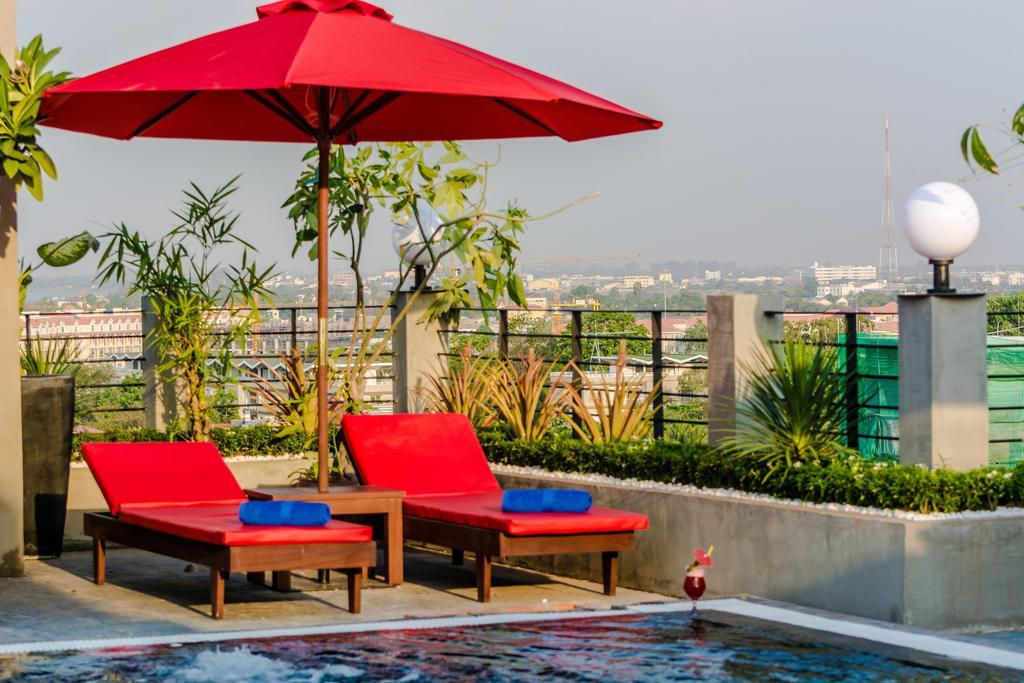 Diamond Palace Resort & Sky Bar Phnom Penh Exterior photo