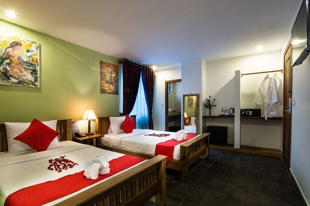 Diamond Palace Resort & Sky Bar Phnom Penh Exterior photo
