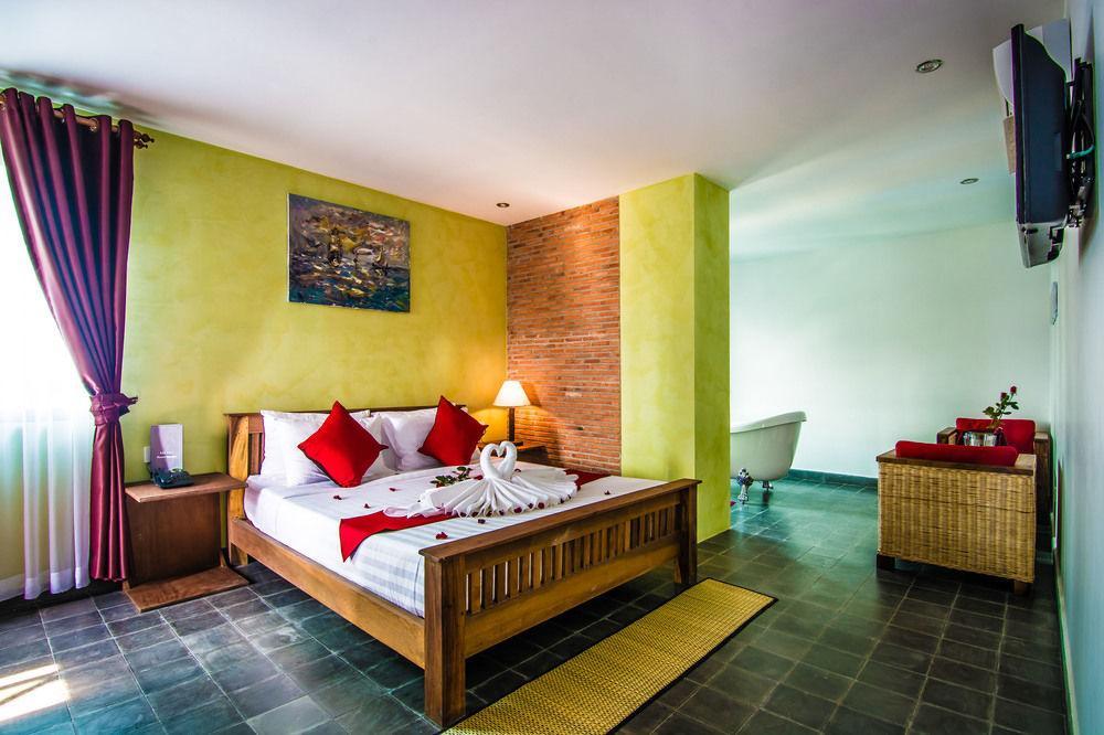 Diamond Palace Resort & Sky Bar Phnom Penh Exterior photo