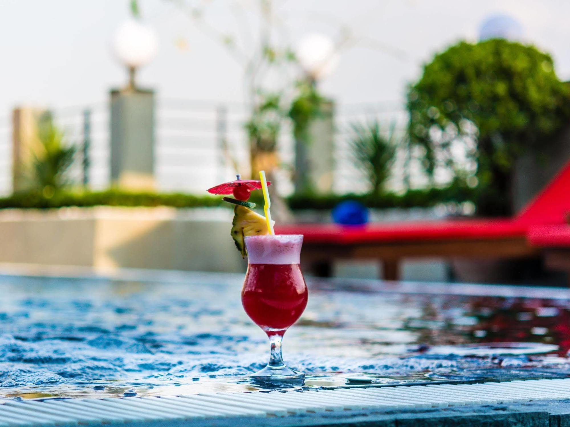 Diamond Palace Resort & Sky Bar Phnom Penh Exterior photo