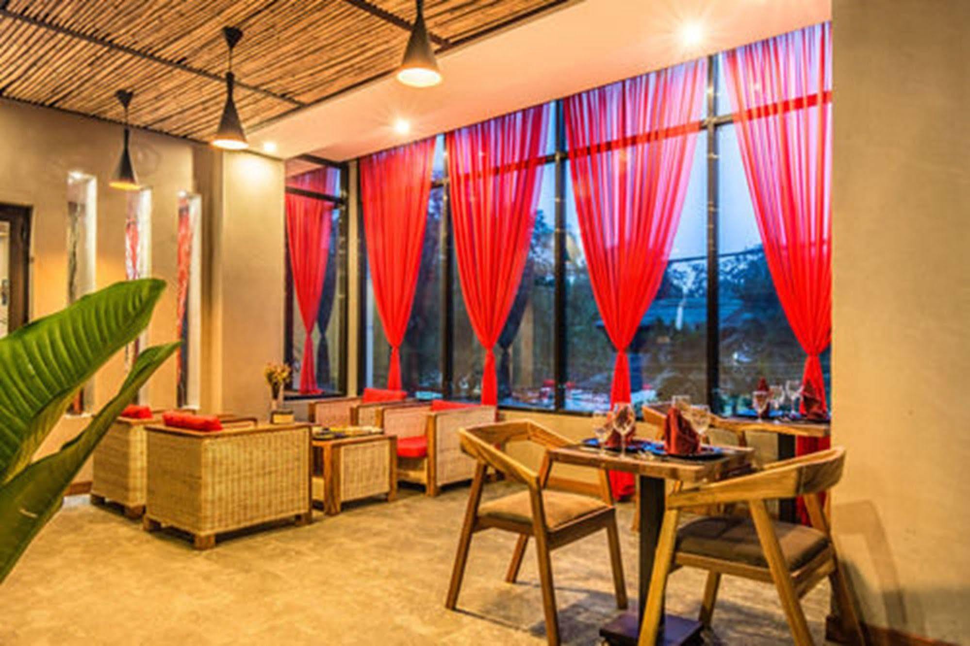 Diamond Palace Resort & Sky Bar Phnom Penh Exterior photo