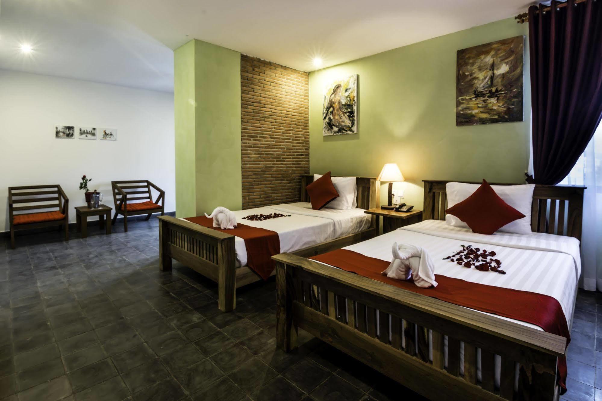 Diamond Palace Resort & Sky Bar Phnom Penh Exterior photo