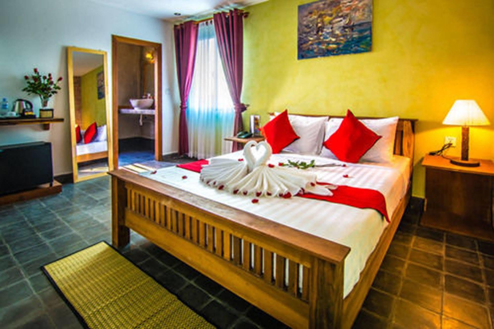 Diamond Palace Resort & Sky Bar Phnom Penh Exterior photo