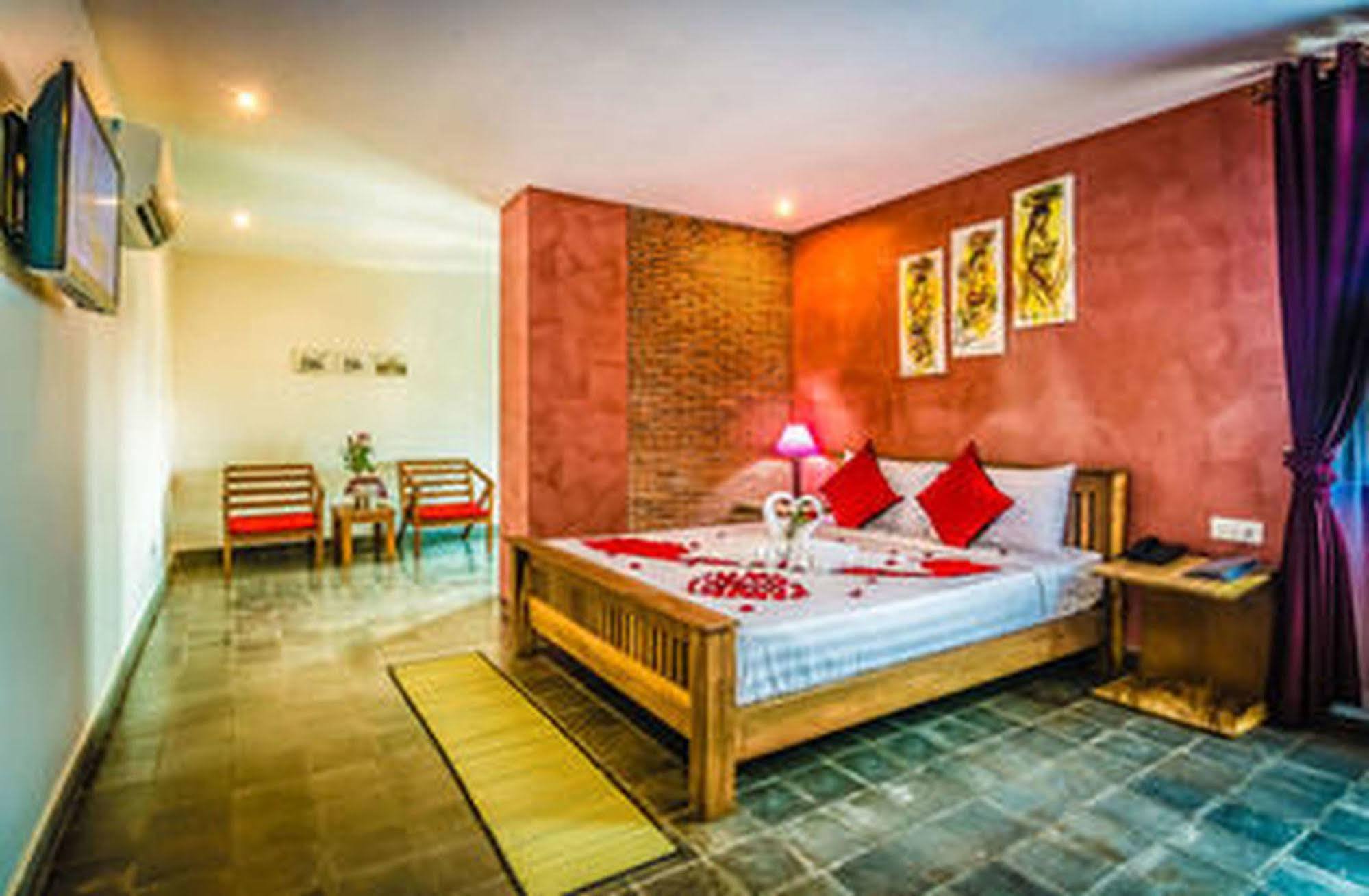 Diamond Palace Resort & Sky Bar Phnom Penh Exterior photo
