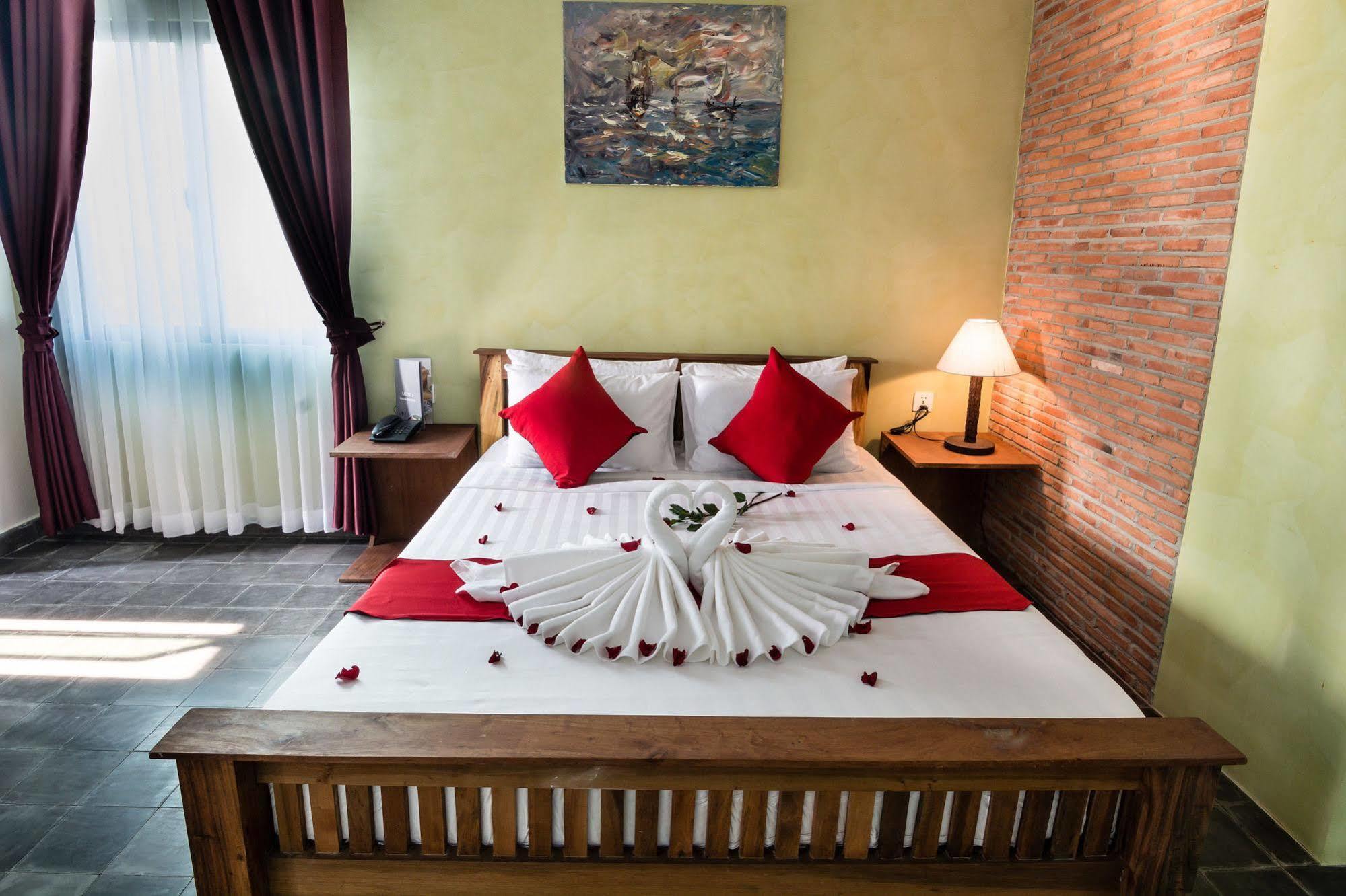Diamond Palace Resort & Sky Bar Phnom Penh Exterior photo